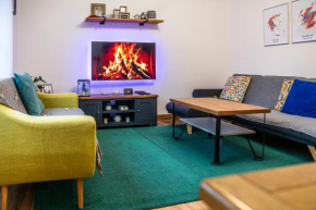 Large bedroom, close to Airport and City Centre